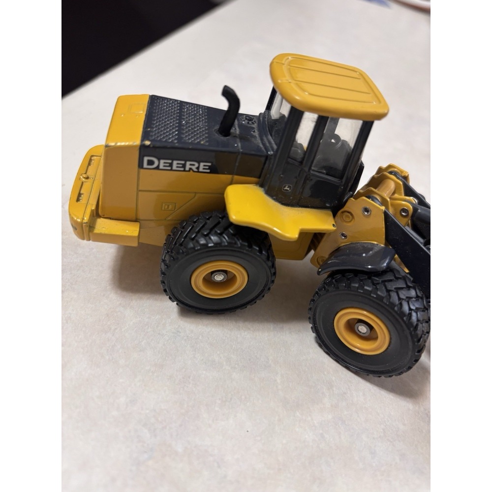 ERTL John Deere Die-Cast Wheel Loader Scale Model Rubber Wheels - Picture 2 of 9